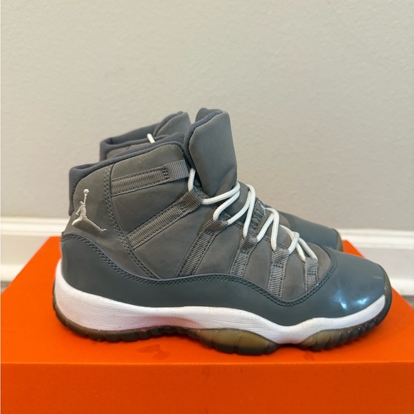 Jordan Kids Sneakers in Gray and White - Picture 1 of 2